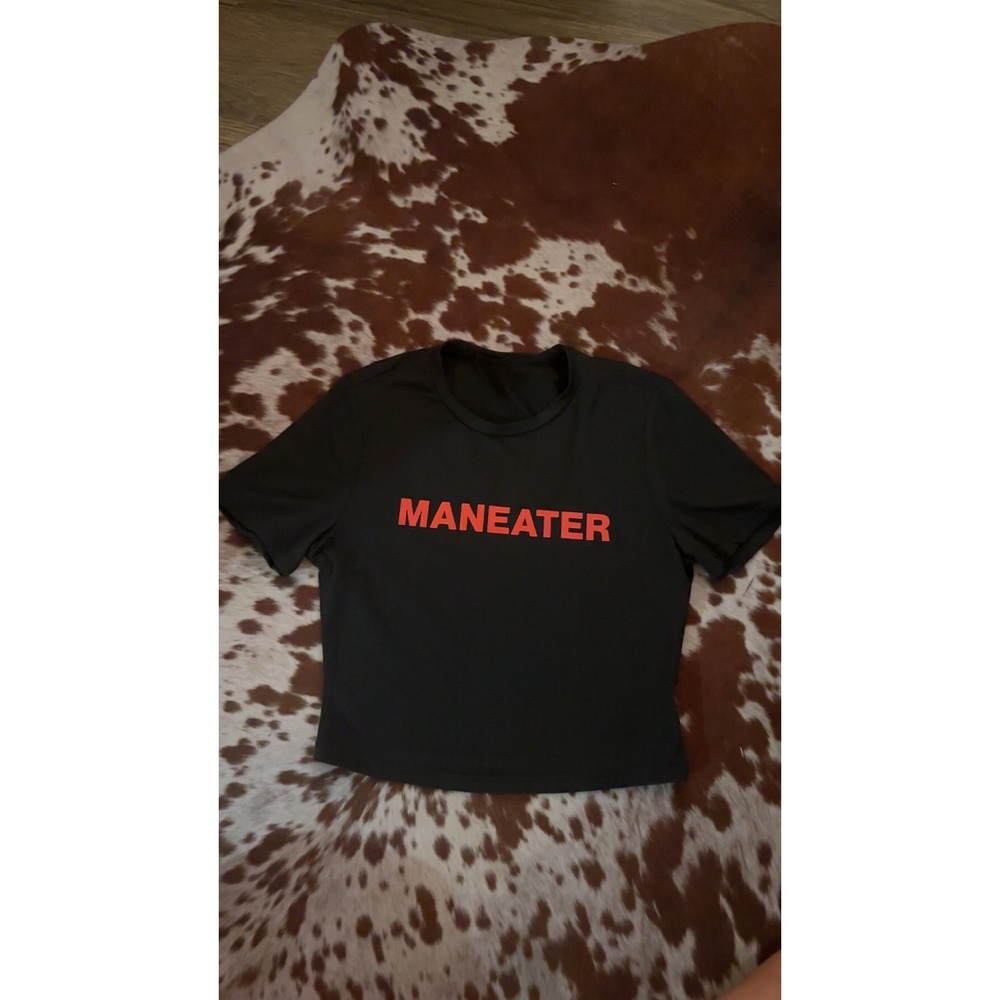 Maneater Graphic Crop Top Black Red Text Short Sleeve Crew Neck Tee Medium
